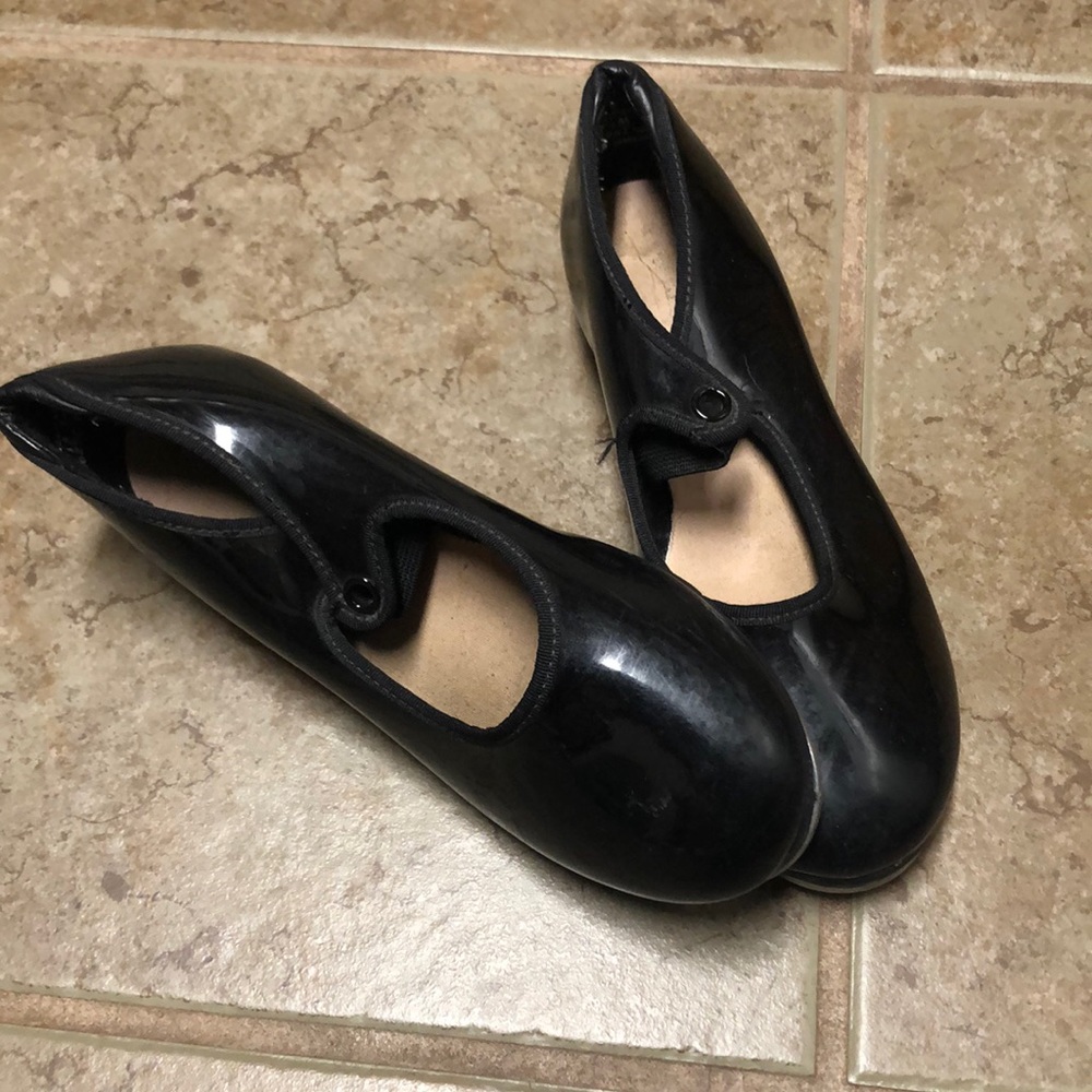 Kids tap dance shoes, tap dance, Capezio tap shoes little girl.